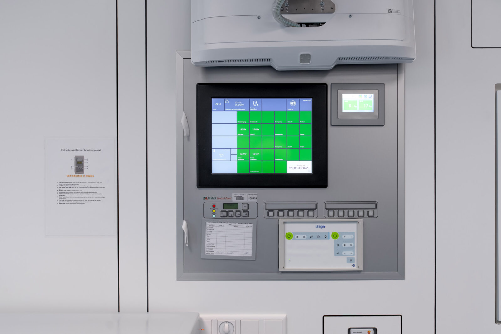 Bender bewakingspaneel met drukmeting en klimaatgegevens voor OK18, DZE Systems